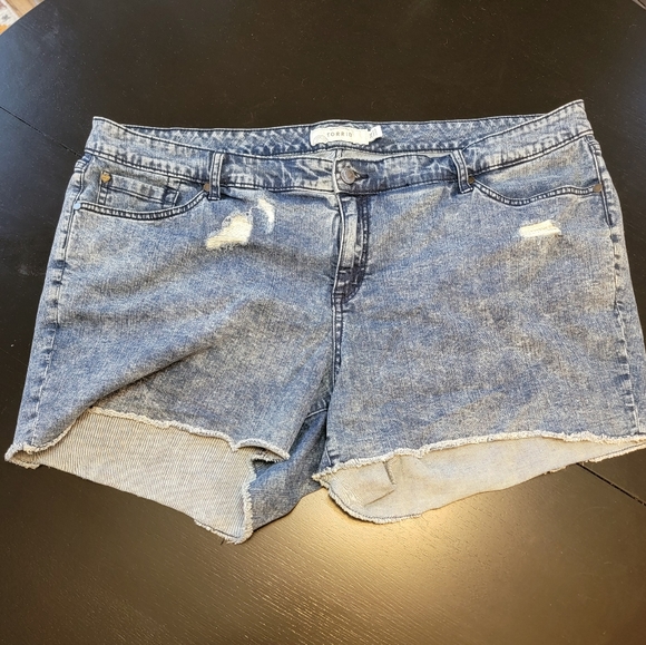 Torrid Acid Washed shorts, Sz24 - Picture 1 of 10